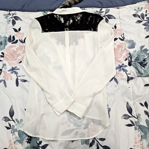 Button down blouse - Picture 2 of 3